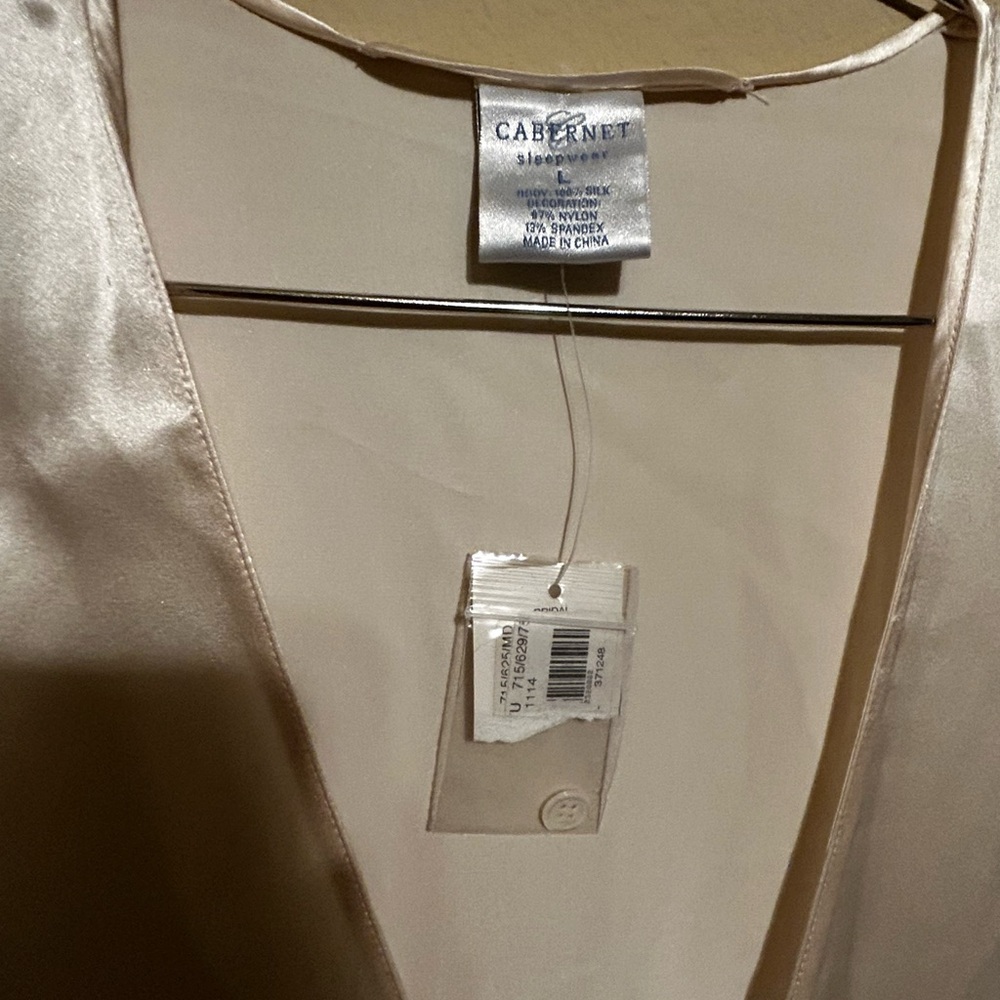 100% Silk Robe Cabernet Cream Robe - Picture 4 of 5